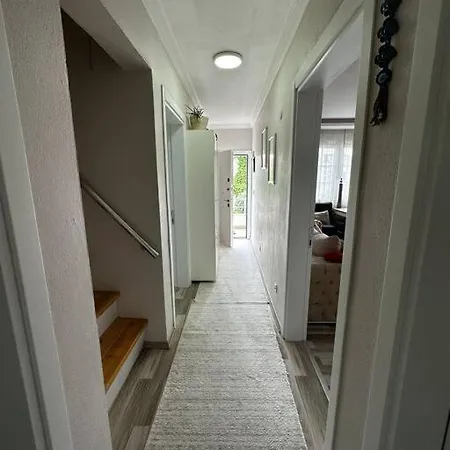 Alacati Merkezine 20 Metre Uzaklikta. 2+1 Ev Çeşme